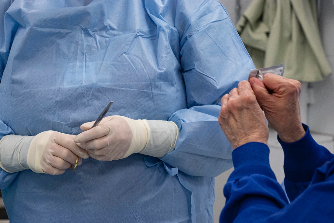 A picture containing person, cellphone, phone, blue

Description automatically generated